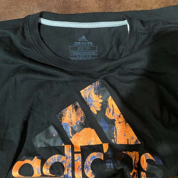 Womens adidas tee. - Picture 4 of 4